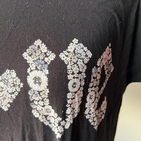 5/$25 Edista Los Angeles “Love” T-shirt with front/side tie - Picture 8 of 10